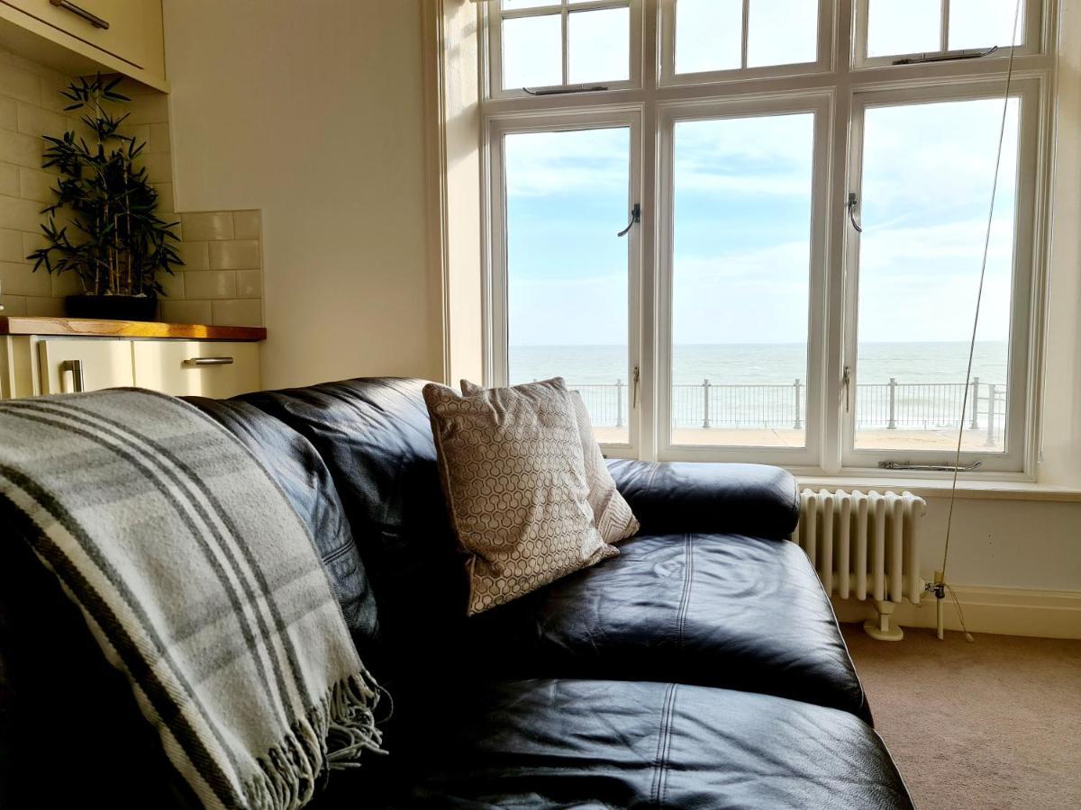 Vitamin Sea Beachfront Apartment Ramsgate - Sleeps 4 Buitenkant foto