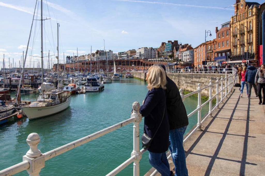 Vitamin Sea Beachfront Apartment Ramsgate - Sleeps 4 Buitenkant foto