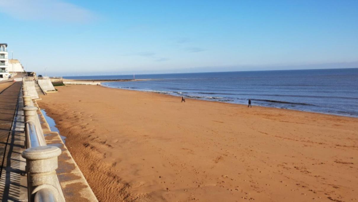 Vitamin Sea Beachfront Apartment Ramsgate - Sleeps 4 Buitenkant foto